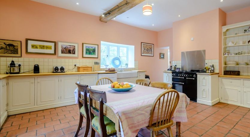 Photo of 7 Bed in Shipston On Stour