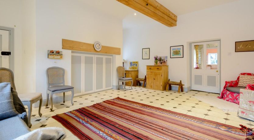 Photo of 7 Bed in Shipston On Stour