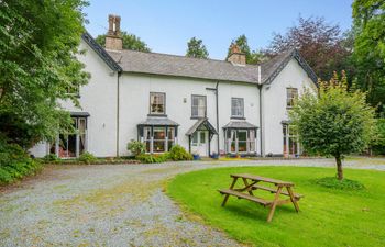 Brookside Manor House Holiday Home