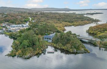 3 Bed in Pontoon Holiday Home