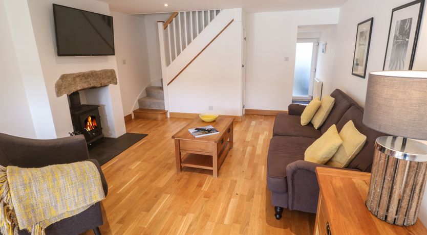 Photo of Anneth Lowen