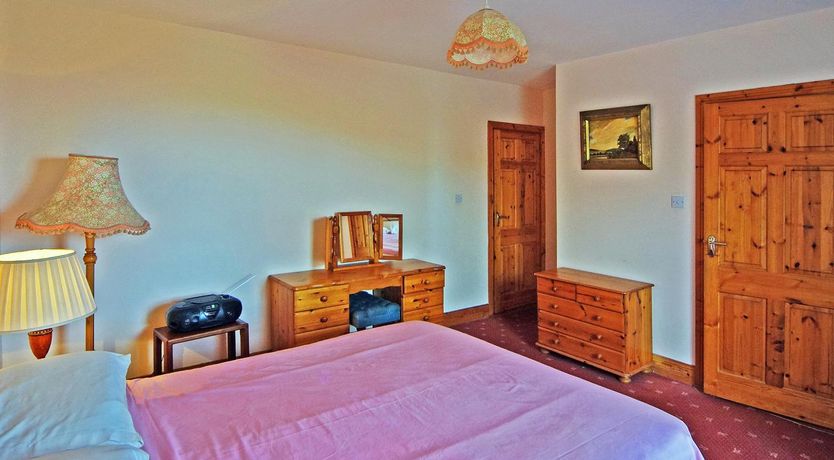 Photo of 5 Bed in Waterville
