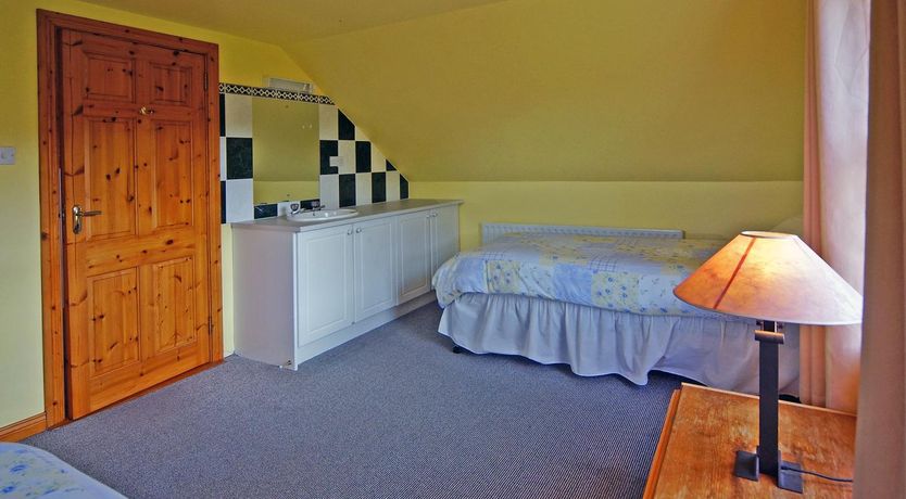 Photo of 5 Bed in Waterville