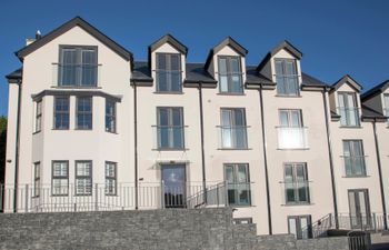 Sea Breeze Holiday Home