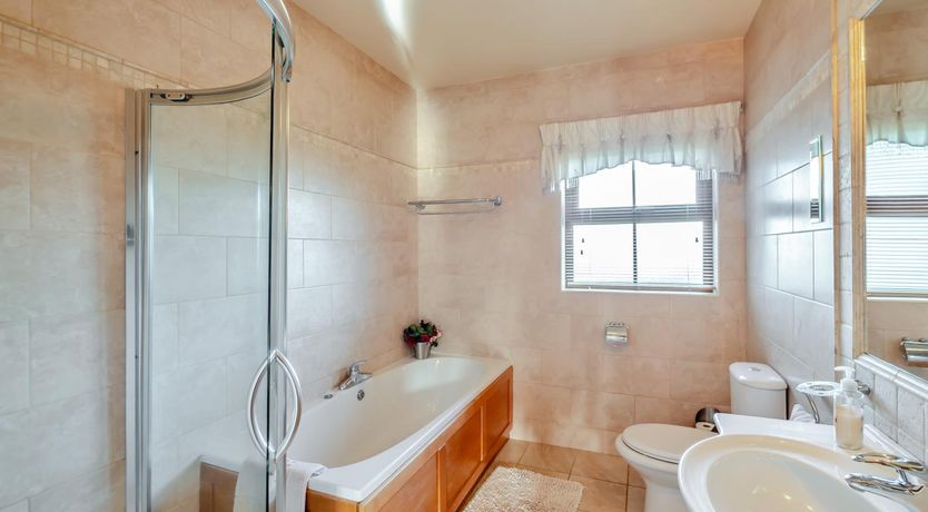 Photo of 5 Bed in Omeath