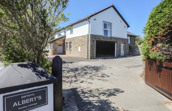 Bwthyn Alberts Holiday Home