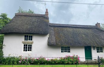 Holly Cottage Holiday Home