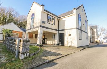 Capel Y Ffynnon Holiday Home