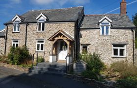 Photo of middle-dean-farmhouse