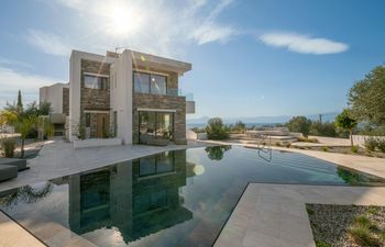 Golden Being Holiday Home