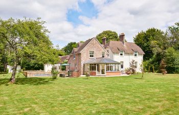 Country Gold Holiday Home