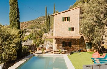 Stone Summit View Holiday Home