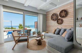 Between Blue and Green Holiday Home