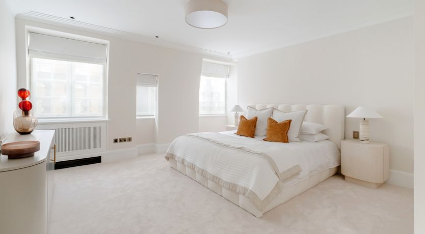 Photo of Champagne in Mayfair