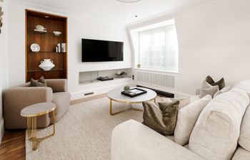 Champagne in Mayfair Holiday Home