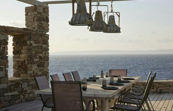 Oceanic Stone Retreat Holiday Home
