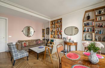 Parisian Perspective Holiday Home