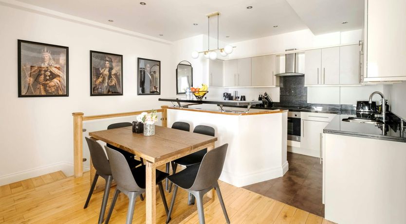Photo of Elegant Mayfair