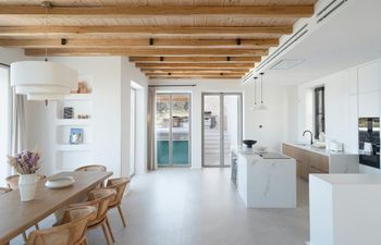 Luminous Sun Holiday Home