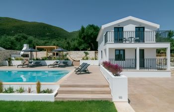 Emerald Outlook Holiday Home
