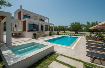 Gentle Cypress Crest Holiday Home