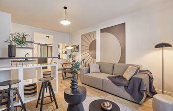 A Parisian Pause Holiday Home