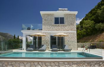 Scenic Seabed Retreat Holiday Home