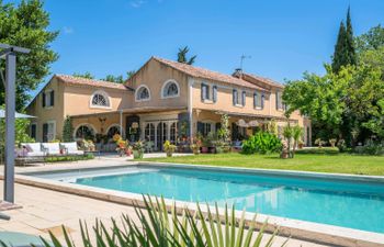 Allure of Arles Holiday Home