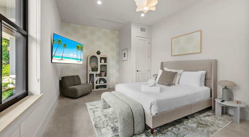 Photo of Vibrant Emerald Abode
