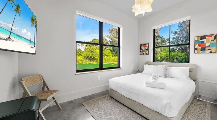 Photo of Vibrant Emerald Abode