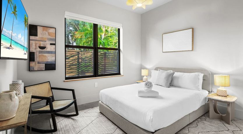 Photo of Vibrant Emerald Abode