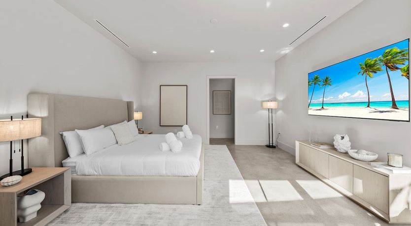 Photo of Vibrant Emerald Abode
