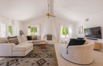 Shelter from the Warm Holiday Home