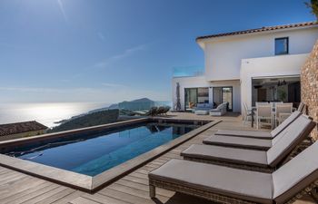 Azure Pastiche Holiday Home