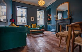 Stone Crescent Holiday Home