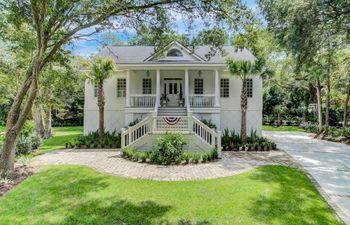 Palm Grove Escape Holiday Home