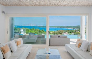 Emerald Seascape Holiday Home