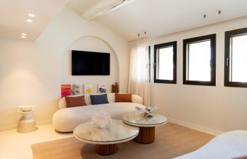 Luminous Panorama Holiday Home