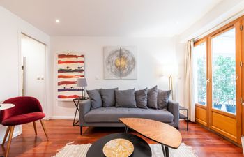 A Splash of Paris Red Holiday Home
