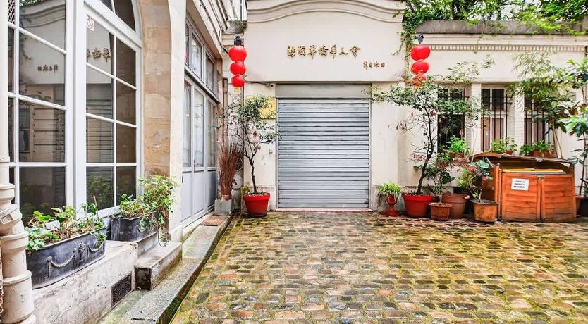 Photo of Le Marais Character