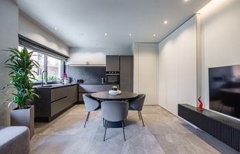 Charming Chiaia Holiday Home