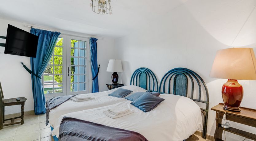 Photo of Riviera Style