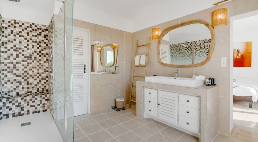 Photo of Riviera Style