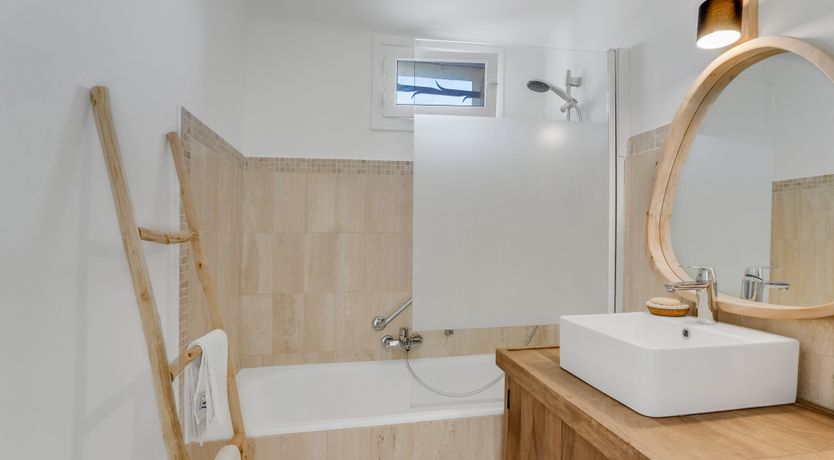 Photo of Riviera Style