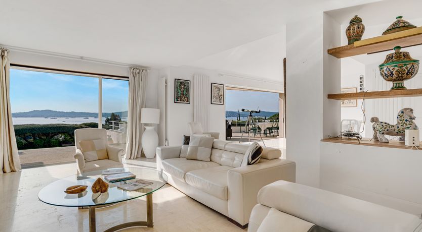 Photo of Riviera Style