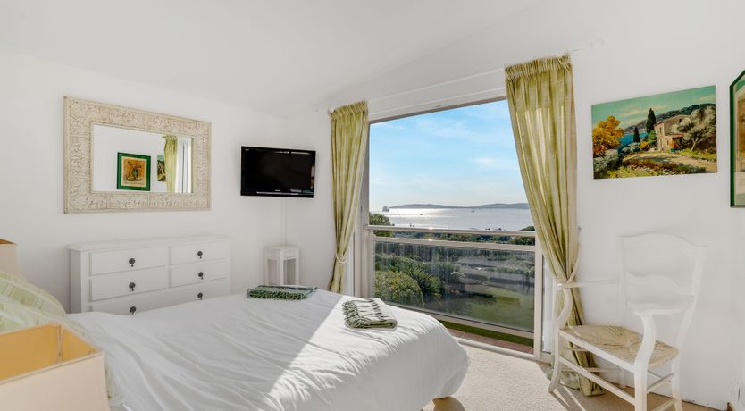 Photo of Riviera Style