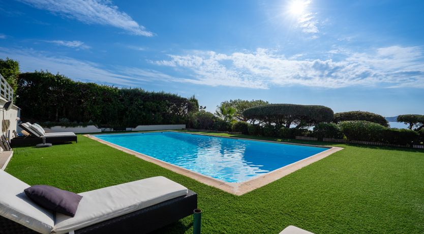 Photo of Riviera Style