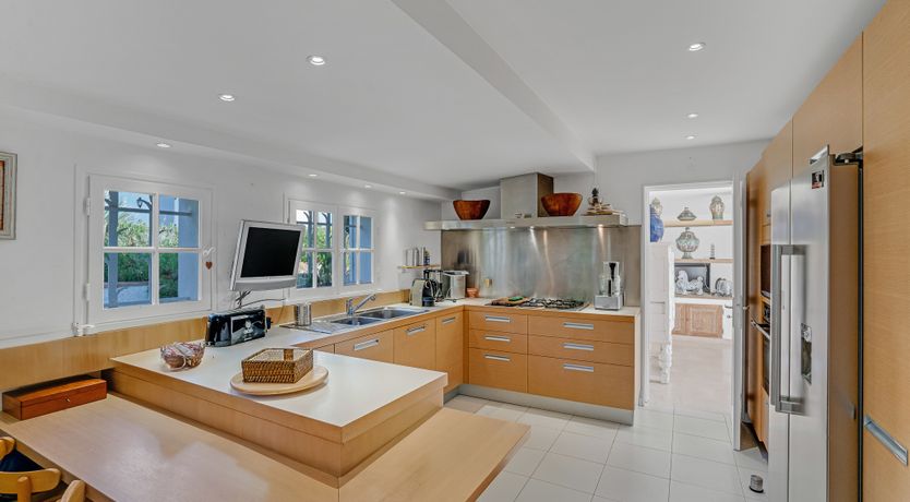 Photo of Riviera Style