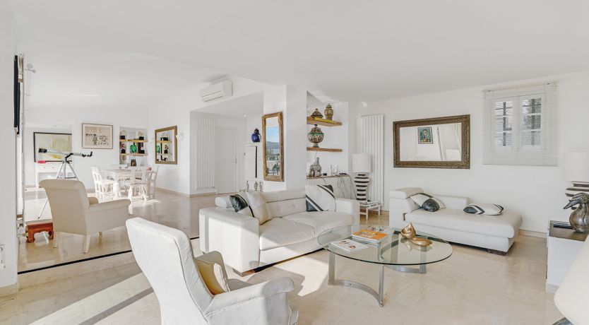 Photo of Riviera Style