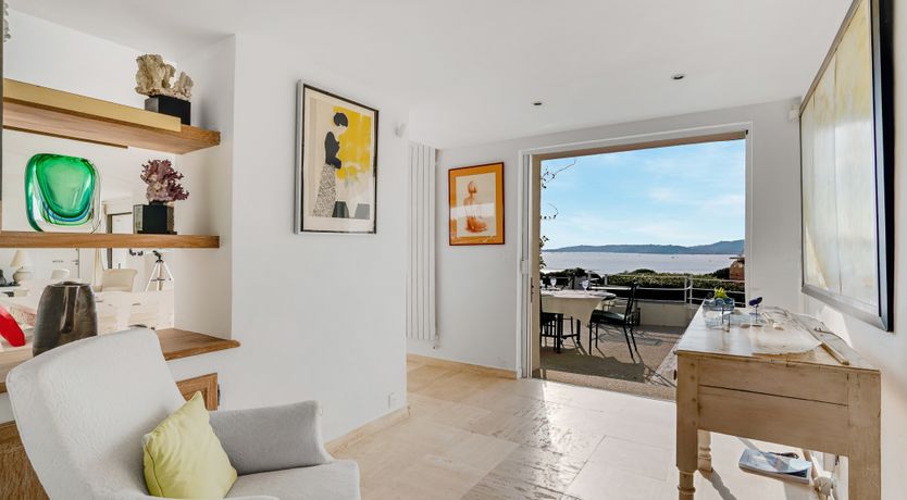 Photo of Riviera Style